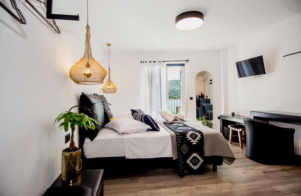 A & B Minimal Suite Ιι With Sea View In Argostoli 外观 照片