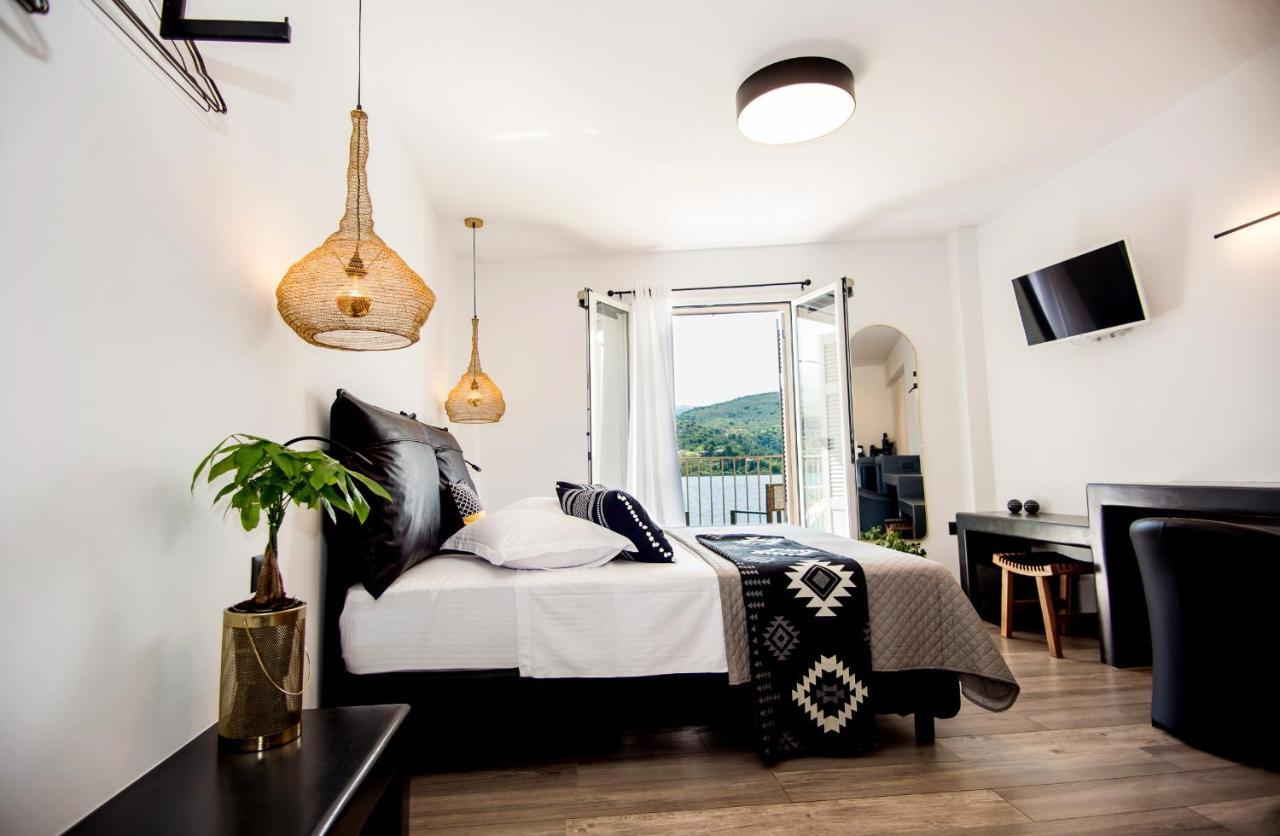 A & B Minimal Suite Ιι With Sea View In Argostoli 外观 照片