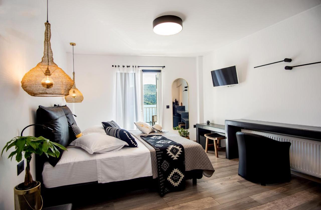A & B Minimal Suite Ιι With Sea View In Argostoli 外观 照片