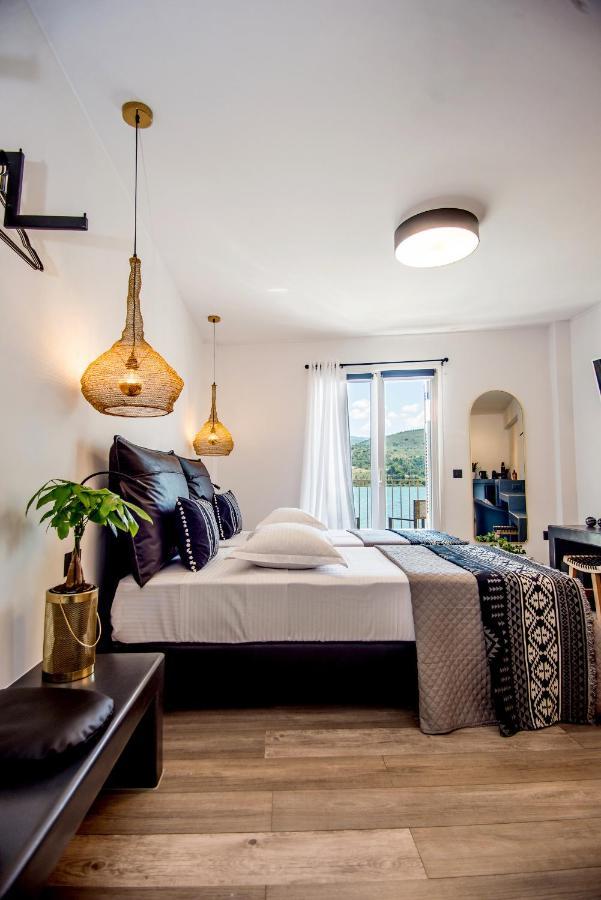 A & B Minimal Suite Ιι With Sea View In Argostoli 外观 照片